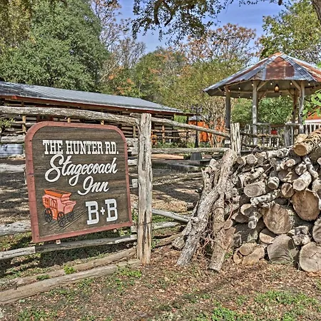 Custom 'Texas Cabin' Studio - 5 Min to Gruene Hall Villa